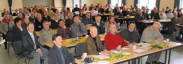 Bild unten links: Im Vordergrund der Leiter des Landschaftsmuseum Westerwald, Herr Dr. Manfrid Ehrenwerth u. J�rgen Reusch. 